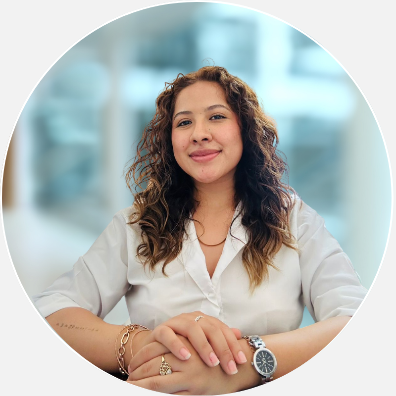 Foto de perfil de LinkedIn mujer moderno 3 Azalia